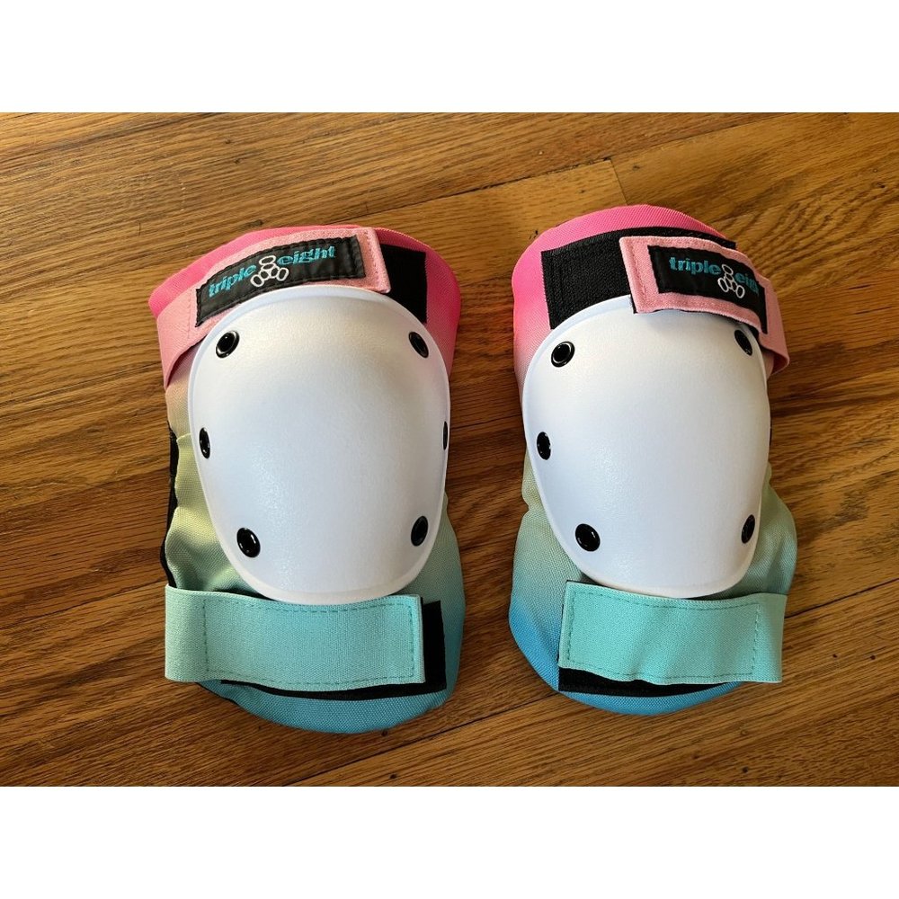 New Unused Triple 8 Saver Series Elbow Pads in Shaved Ice - Small